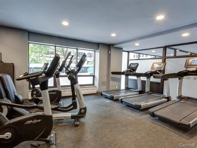 2121 Rue St-Mathieu — 4