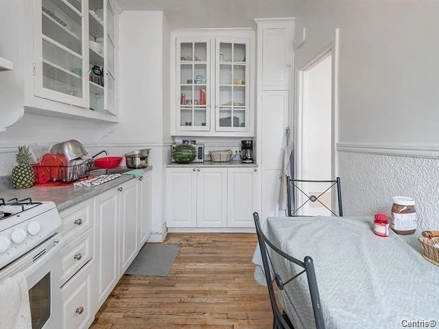 4710-4720 Queen Mary — 3