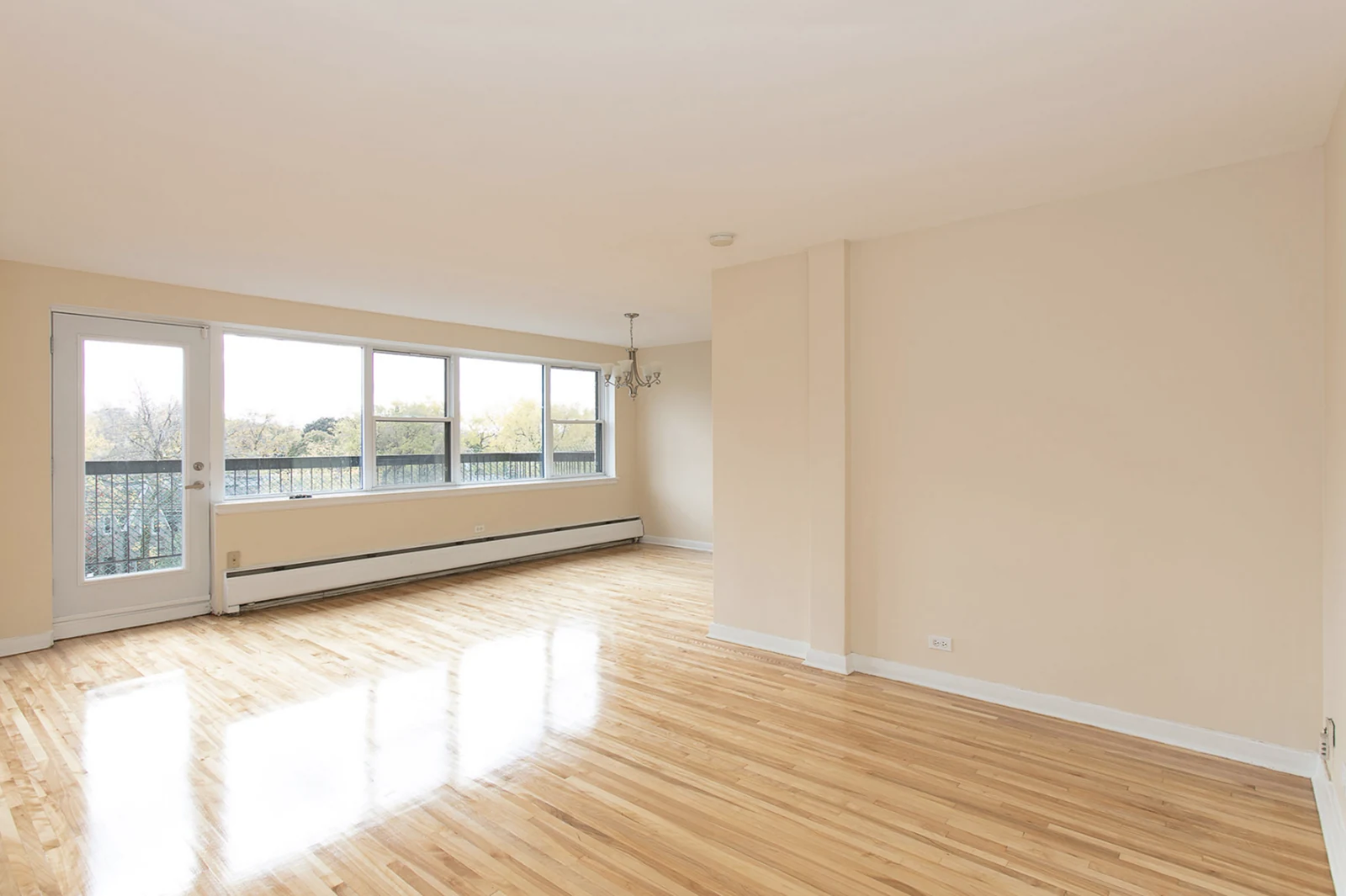 5675-5725 Côte Saint Luc Road  — photo 1