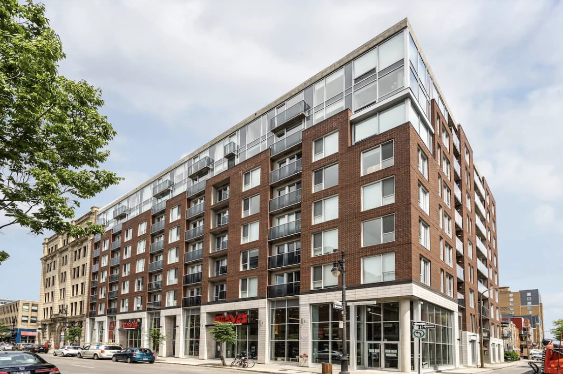 1255 Rue De Bullion