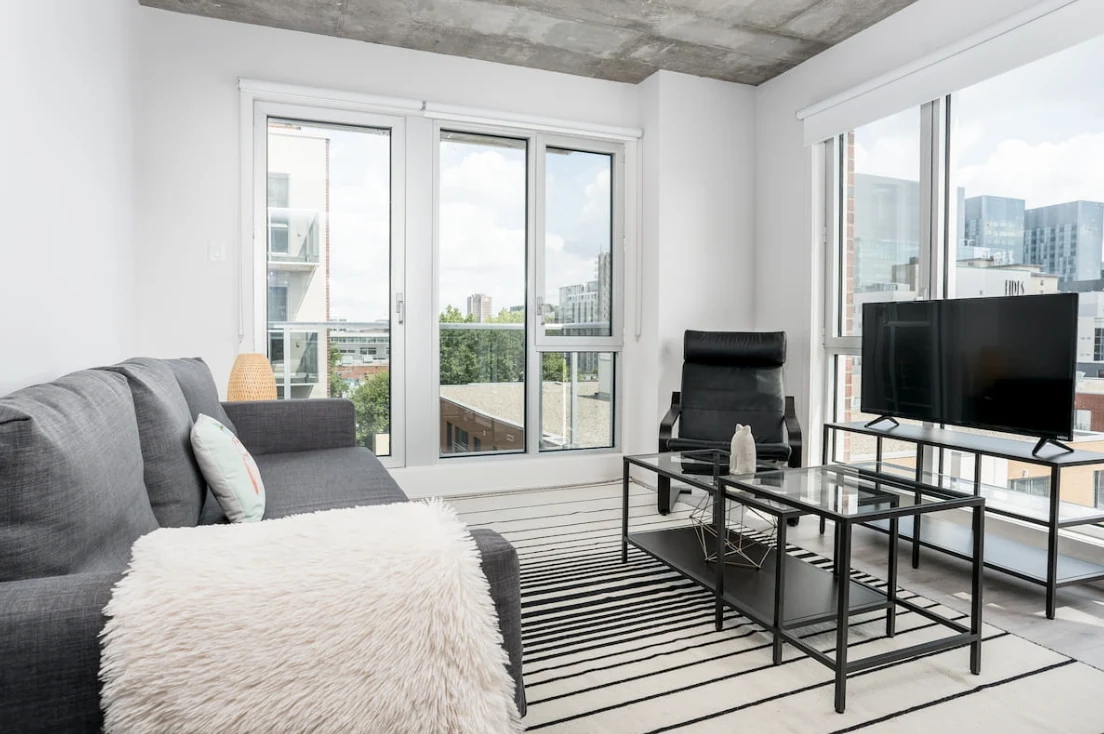 1255 Rue De Bullion — 2