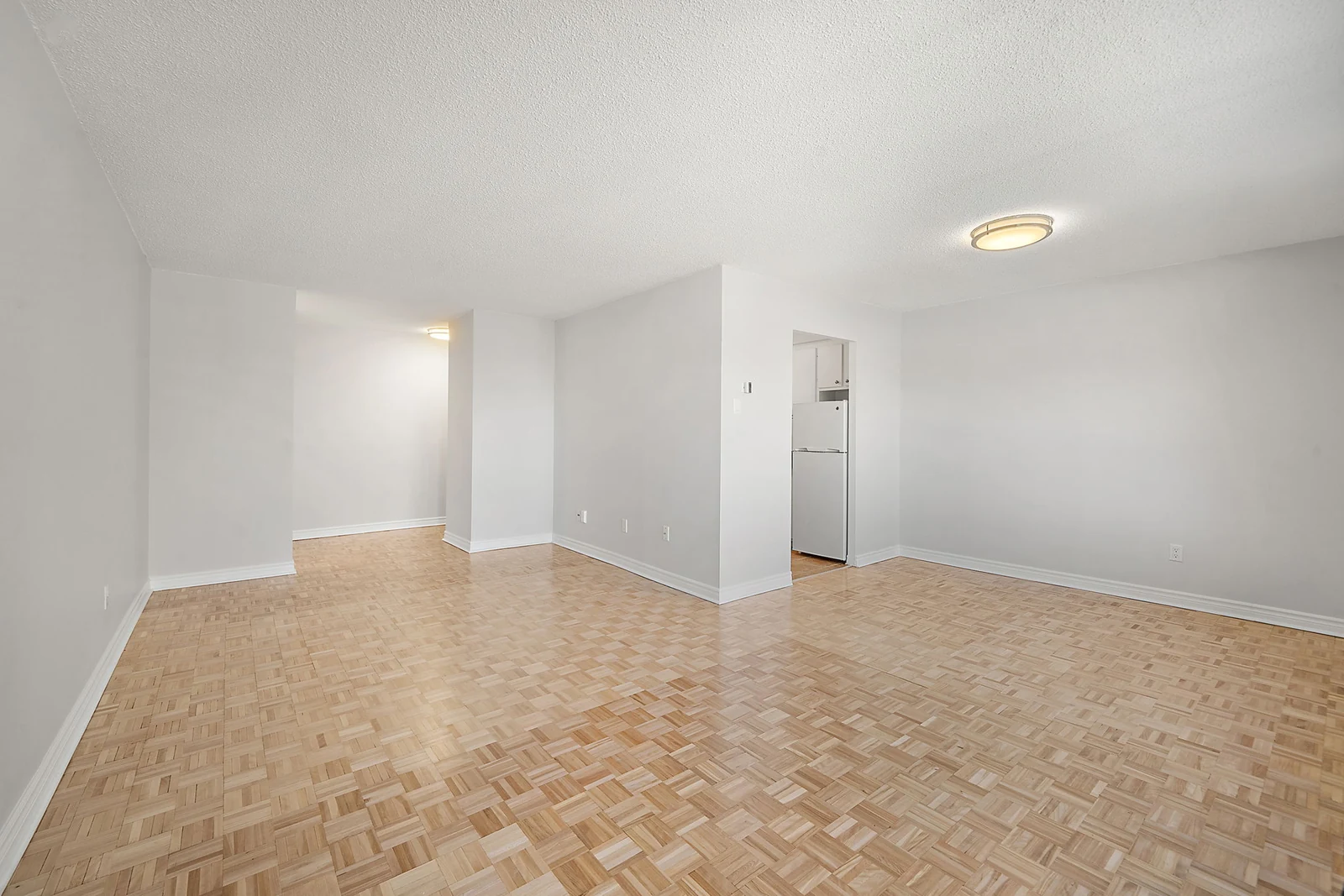 50 Av. Willowdale — 3