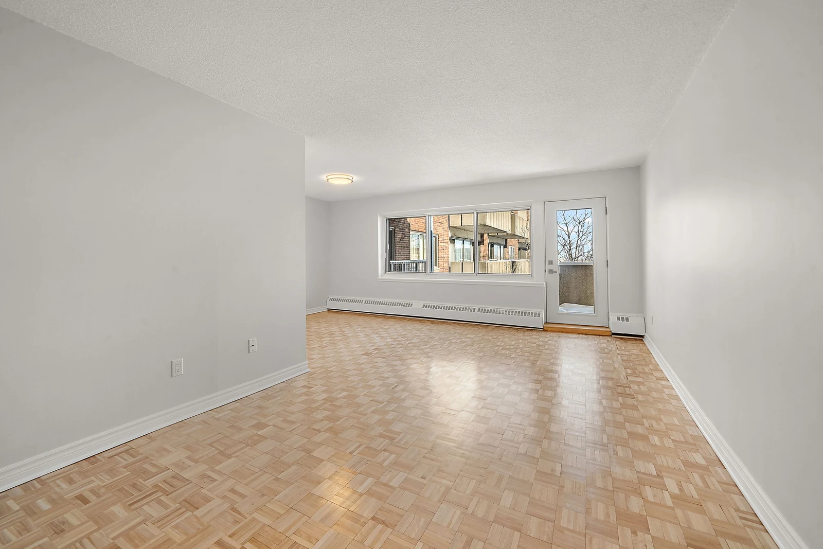 50 Av. Willowdale — 2