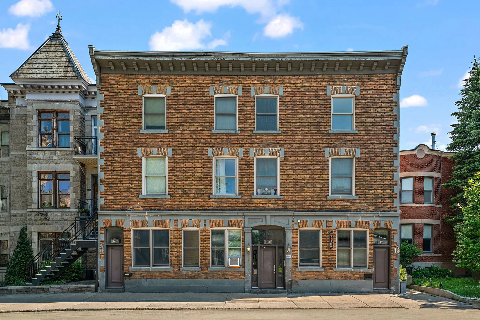 369-371 Av. Clarke — photo 1