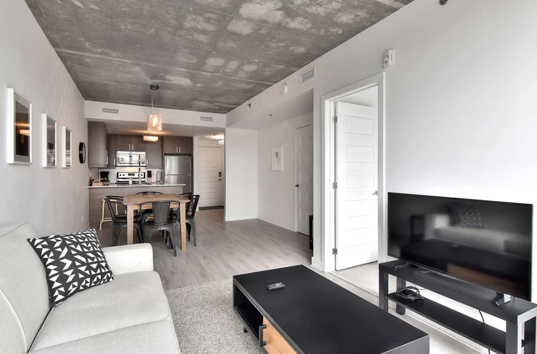 1255 Rue De Bullion — 4