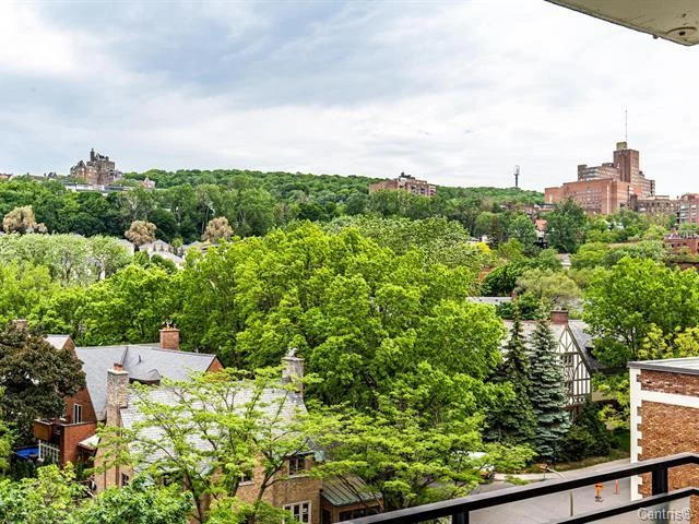 3033 Rue Sherbrooke O — 3