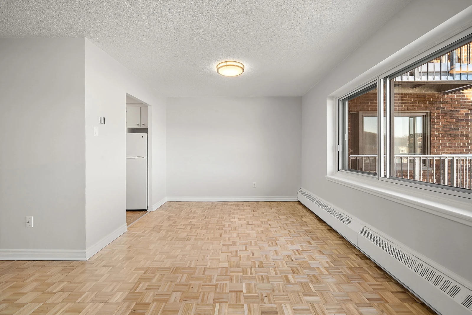 50 Av. Willowdale — 4