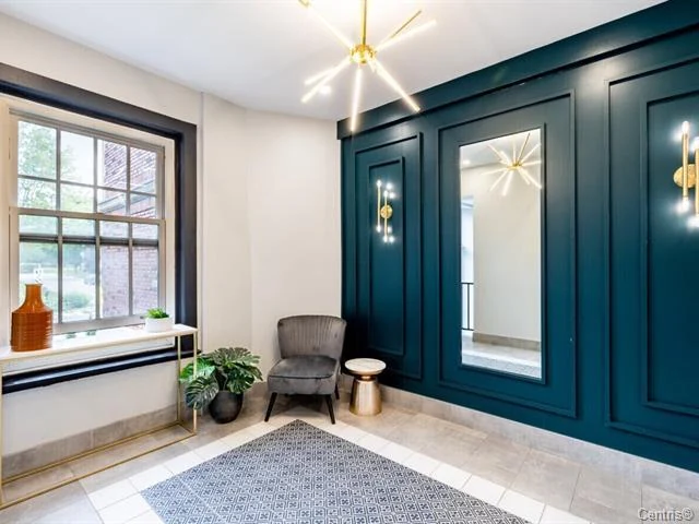 4560 Rue Ste-Catherine O — 4
