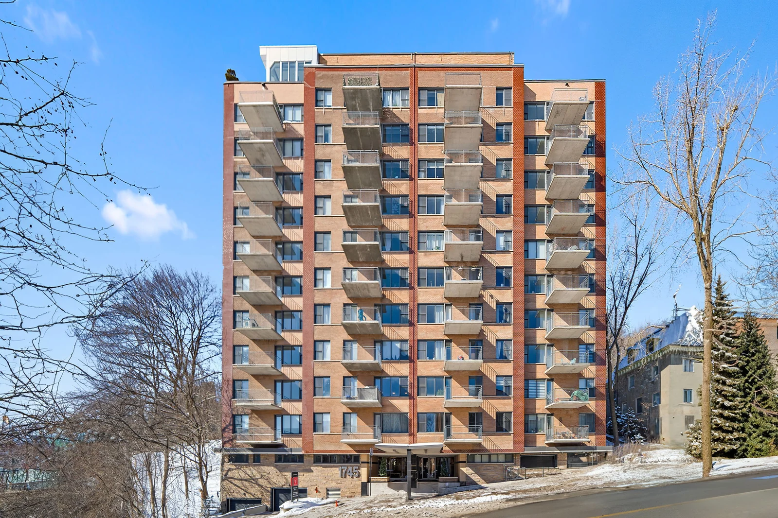 1745 Av. Cedar — photo 1