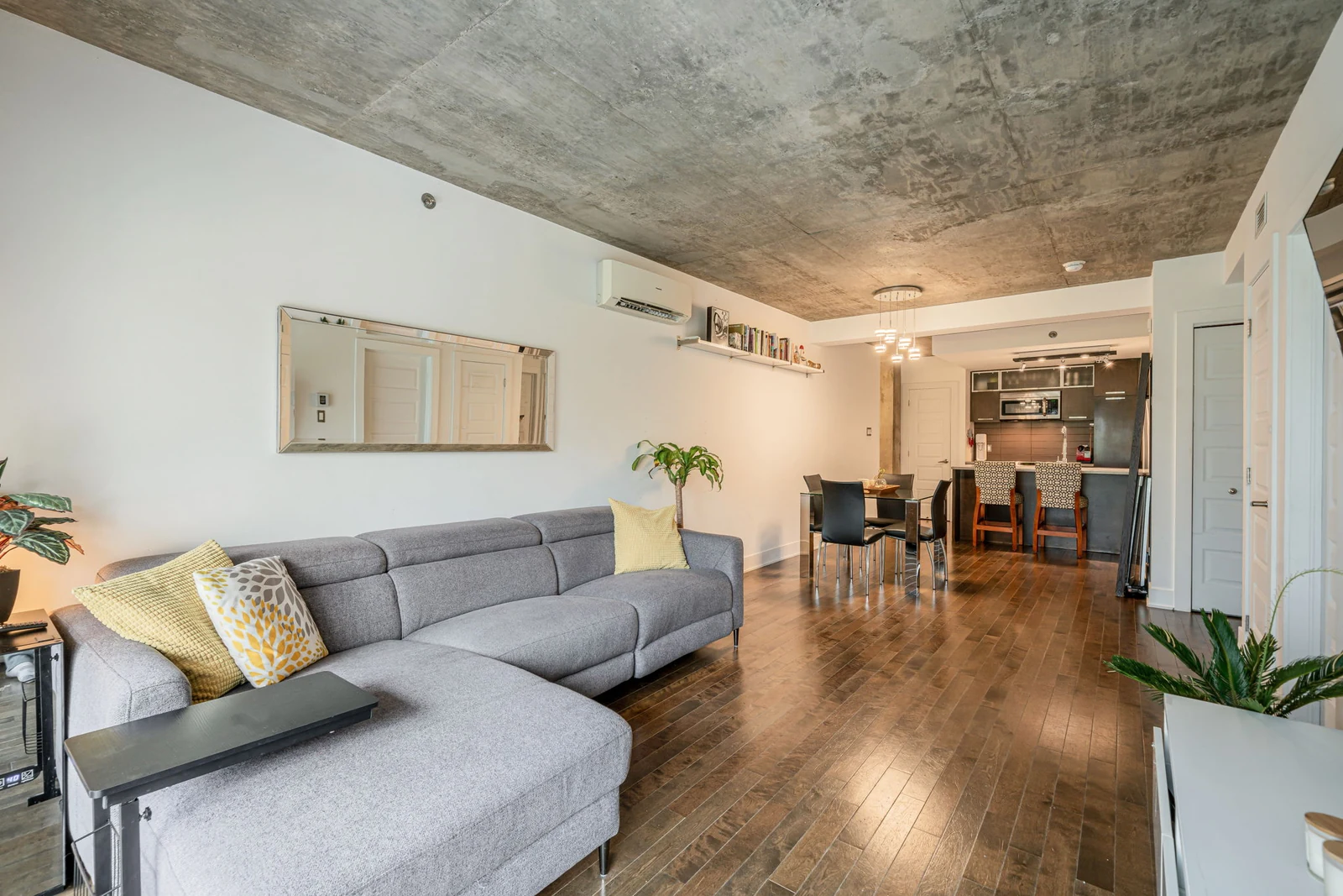 225 Rue de la Montagne #307 — 4