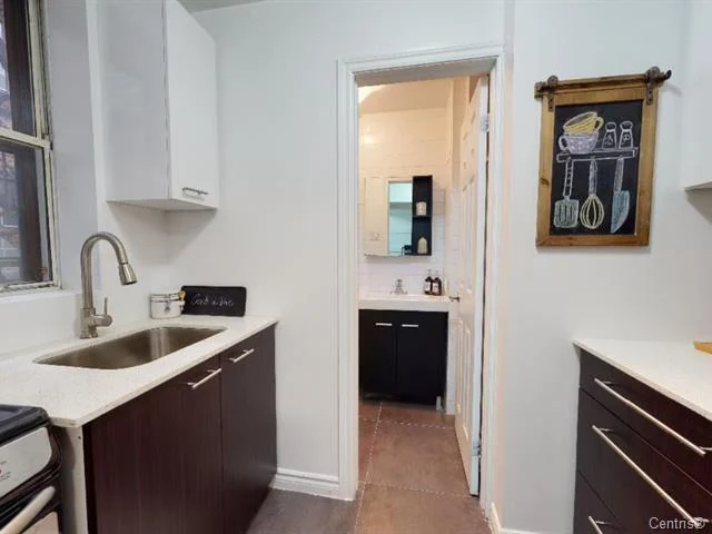 2054 Av. Claremont — 3