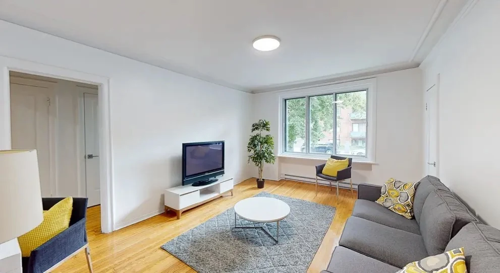 5881 Monkland — 4