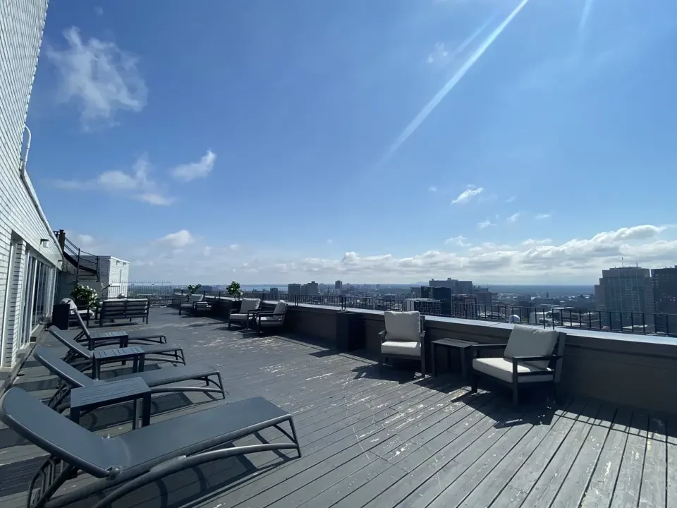 235 Rue Sherbrooke O — 4