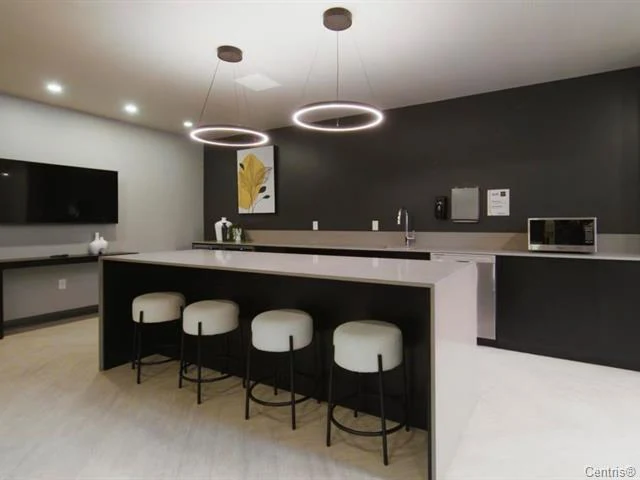 5120 Av. Earnscliffe — 3